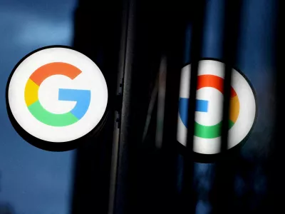 FILE PHOTO: The logo for Google is seen at the Google Store Chelsea in Manhattan, New York City, U.S., November 17, 2021. REUTERS/Andrew Kelly/File Photo