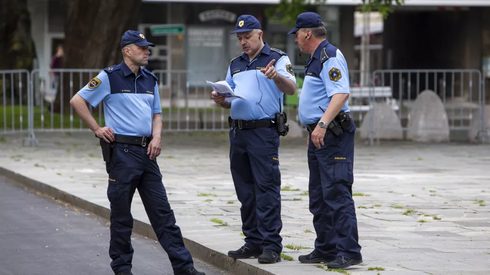 ﻿- simbolična fotografija - policija, policaji, varnost- 05.06.2019 – Slovenija gostila 4. vrh pobude Tri morja, ki jo sestavlja 12 držav med Jadranom, Baltikom in Črnim morjem. – največji politično-gospodarski dogodek v svoji samostojni zgodovini - //FOTO: Matjaž Rušt