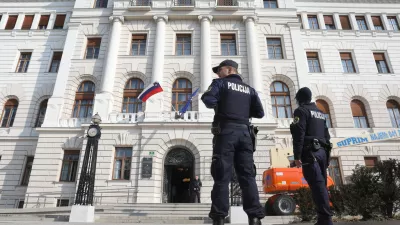 ﻿- 07.03.2022 - Vrhovno sodišče Ljubljana, Tavčarjeva 9 - bombni preplah v sodni palači - zaradi grožnje z bombo so izpraznili ljubljansko sodno palačo//FOTO: Tomaž Skale