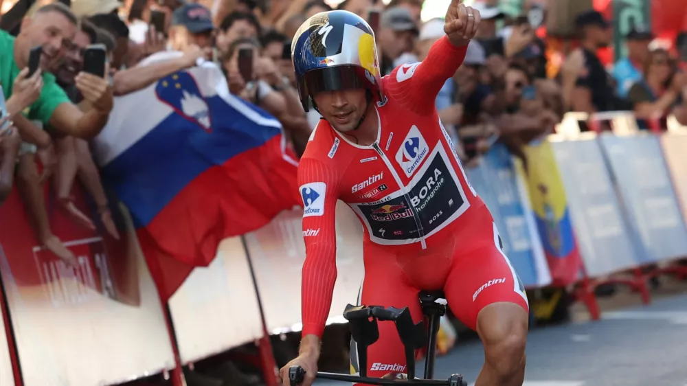 Cycling - Vuelta a Espana - Stage 21 - Madrid to Madrid - Spain - September 8, 2024 Red Bull - Bora - Hansgrohe's Primoz Roglic celebrates after winning the Vuelta a Espana REUTERS/Isabel Infantes