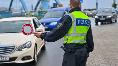 10 September 2024, Brandenburg, Frankfurt (Oder): The German Police control entry traffic at the German-Polish border crossing Stadtbruecke between Frankfurt (Oder) and Slubice. Photo: Patrick Pleul/dpa