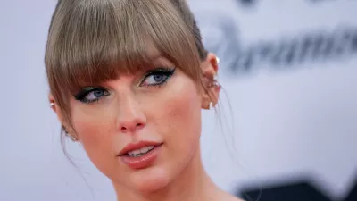 FILED - 13 November 2022, North Rhine-Westphalia, Duesseldorf: American singer Taylor Swift walks the red carpet at the MTV Europe Music Awards in front of the PSD Bank Dome. Swift has endorsed Democratic presidential candidate Kamala Harris in the upcoming US elections. Photo: Rolf Vennenbernd/dpa