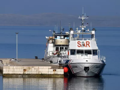 18.07.2023., Murter - Ribarski brod Masun koji je sinoc imao pomorsku nesrecu uz lucku kapetaniju vezen na otoku Murteru. Photo: Hrvoje Jelavic/PIXSELL