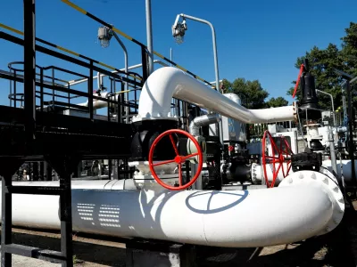 FILE PHOTO: The Druzhba oil pipeline between Hungary and Russia is pictured at the Hungarian MOL Group's Danube Refinery in Szazhalombatta, Hungary, May 18, 2022. REUTERS/Bernadett Szabo/File Photo