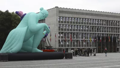 - 25.09.2023 – Trg republike - obisk ogromnega balona Lady Justice (gospa Pravica), ki ponazarja, kako velika mednarodna podjetja zaradi želje po ustvarjanju lastnega dobička lahko teptajo človekove pravice in uničujejo okolje - //FOTO: Luka Cjuha