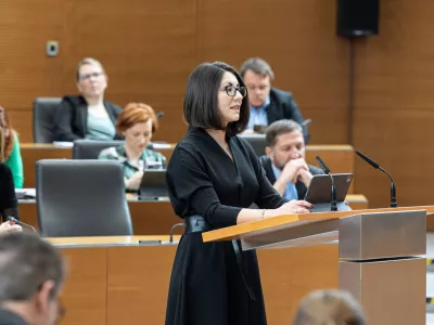 Ljubljana, DZ.Nadaljevanje seje DZ, na kateri so obravnavali interpelacijo o delu in odgovornosti ministrice za digitalno preobrazbo Emilije Stojmenove Duh.Ministrica za digitalno preobrazbo Emilija Stojmenova Duh.