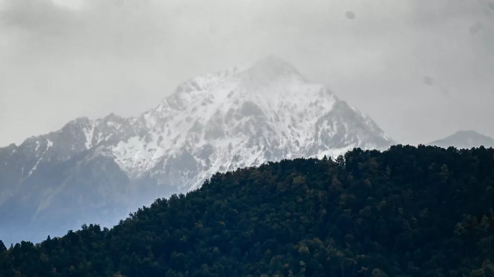 Kamniško-Savinjske Alpe je pobelil sneg. Foto: Nik Erik Neubauer