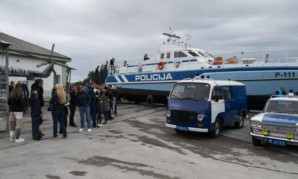 15.09.2024 ZgodoVikend - odprtje prenovljene notranjosti policijskega čolna P-111; dinamični prikaz dela bombnih tehnikov Specialne enote, Park vojaške zgodovine, PivkaFOTO: Nik Erik Neubauer