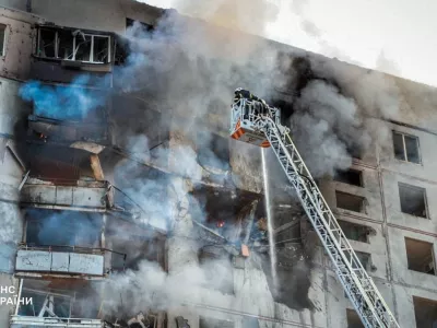 Firefighters work at a site of a Russian air strike, amid Russia's attack on Ukraine, in Kharkiv, Ukraine September 15, 2024. Press service of the State Emergency Service of Ukraine/Handout via REUTERS ATTENTION EDITORS - THIS IMAGE HAS BEEN SUPPLIED BY A THIRD PARTY.