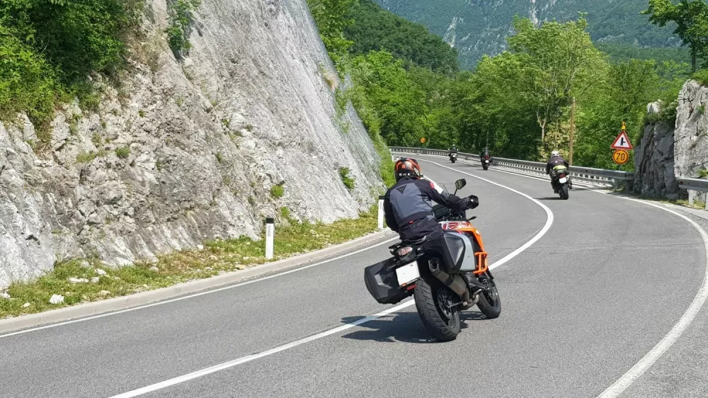 Motoristi na cesti