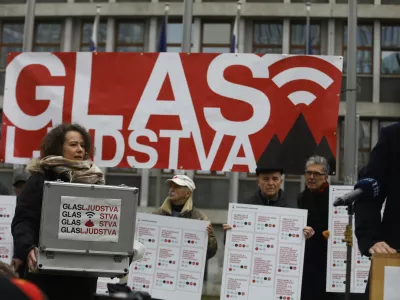 ﻿- 14.02.2022 – Inciativa Glas ljudstva - novinarska konferenca ob prevzemu odzivov na zahteve iniciative Glas ljudstva, posredovanih 19. januarja političnim strankam, ki bodo kandidirale na prihajajočih državnozborskih volitvah; . //FOTO: Luka Cjuha