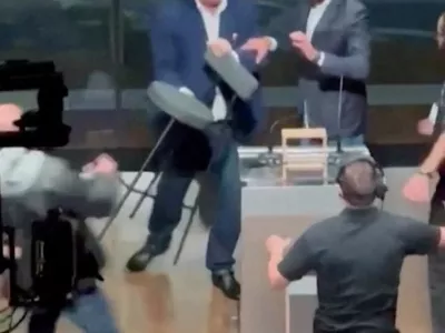 Candidate for Sao Paulo Mayor Jose Luiz Datena throws a chair at his opponent Pablo Marcal (not seen) during a televised debate, in Sao Paulo, Brazil September 15, 2024. SITE TV POP/Reuters TV via REUTERS  THIS IMAGE HAS BEEN SUPPLIED BY A THIRD PARTY. MANDATORY CREDIT. NO RESALES. NO ARCHIVES