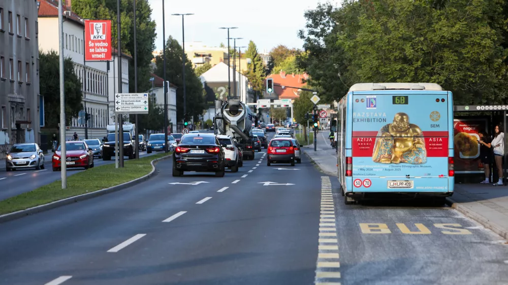 10.09.2024. Tržaška cesta v smeri proti centru kjer bo potekal rumeni pas za avtobuse. FOTO:Bojan Velikonja 