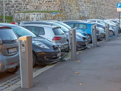 Utegne se zgoditi, da prehod na povsem električno mobilnost tudi v EU ne bo tako hiter, kot se je pričakovalo. F iStock