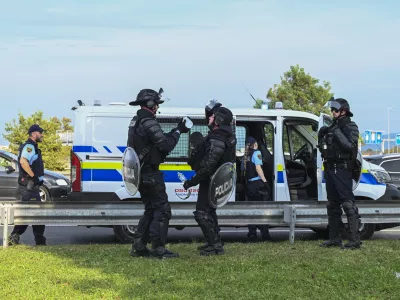 Posledice solzilca na policistih29.08.2024 NK Olimpija: FK Rijeka, kvalifikacije za Evropska konferenčna liga Foto: Nik Erik Neubauer / Foto: 