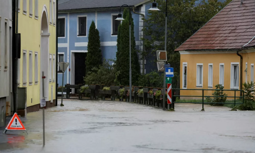 FILE PHOTO: A view of a street in a flooded area in Pottendorf, Austria, September 16, 2024. REUTERS/Leonhard Foeger/File Photo / Foto: Leonhard Foeger