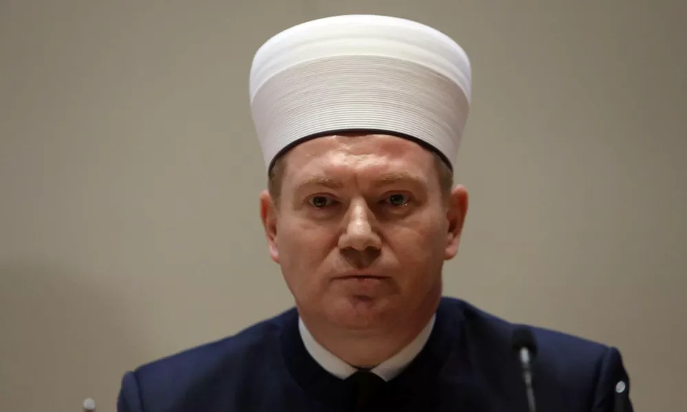 Nevzet Porić
mufti Islamske skupnosti v Sloveniji

Sprašujem se, kdaj smo začeli v kosu mesa videti razliko med našimi in vašimi? Foto: Tomaž Skale