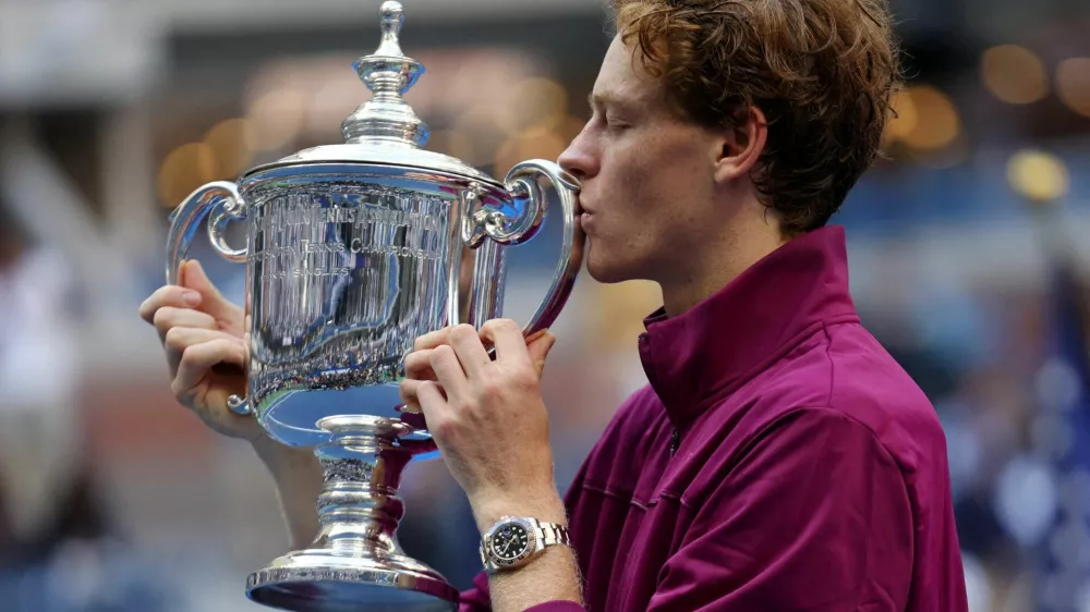 FILE PHOTO: Tennis - U.S. Open - Flushing Meadows, New York, United States - September 8, 2024 Italy's Jannik Sinner celebrates with the trophy after winning his final match against Taylor Fritz of the U.S. REUTERS/Mike Segar/File Photo