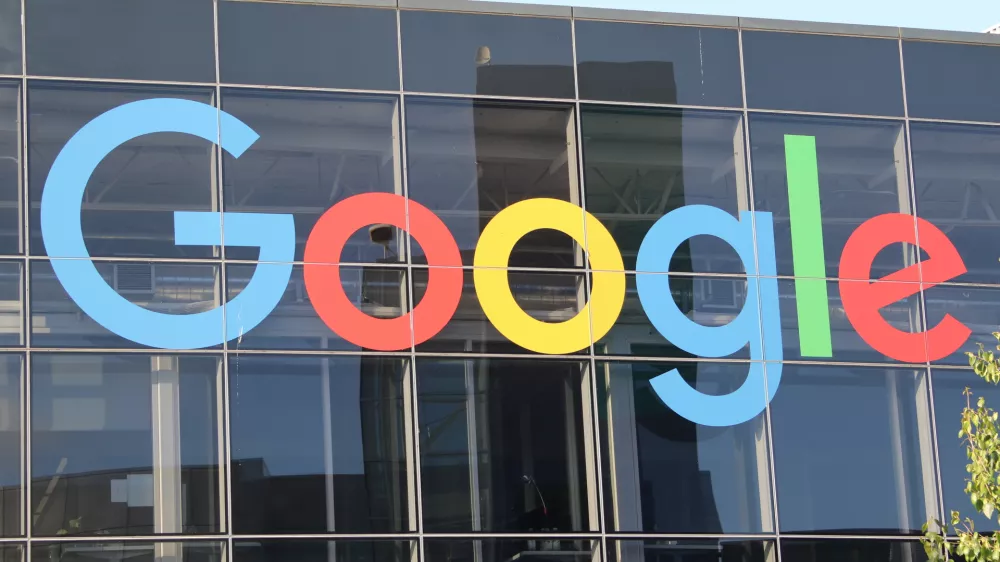 FILED - 08 May 2018, US, Mountain View: A general view of the Google logo on the main entrance of the parent company Alphabet Inc's headquarters. Photo: Christoph Dernbach/dpa