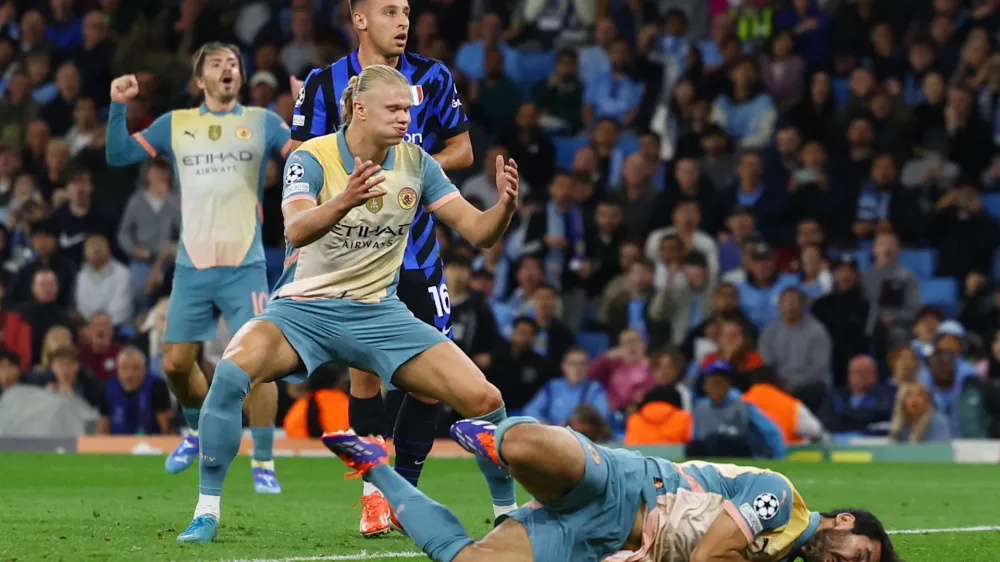 Soccer Football - Champions League - Manchester City v Inter Milan - Etihad Stadium, Manchester, Britain - September 18, 2024 Manchester City's Ilkay Gundogan and Manchester City's Erling Haaland react Action Images via Reuters/Lee Smith