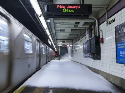 ﻿Snow makes it way down to the platform of the 65th Street subway station during a winter storm in New York January 3, 2014. A major snowstorm producing blizzard-like conditions hammered the northeastern United States on Friday, causing more than 1,000 U.S. flight delays and cancellations, paralyzing road travel, and closing schools and government offices. REUTERS/Zoran Milich (UNITED STATES - Tags: SOCIETY ENVIRONMENT TRANSPORT)