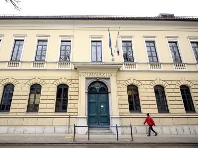 Starše in dijake v Kočevju so zmotili novi ukrepi ravnatelja. Foto: STA 