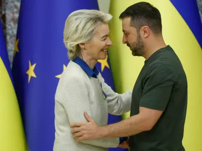 European Commission President Ursula Von der Leyen and Ukraine's President Volodymyr Zelenskiy embrace after a joint press conference, amid the Russia-Ukraine conflict, in Kyiv, Ukraine September 20, 2024. REUTERS/Valentyn Ogirenko