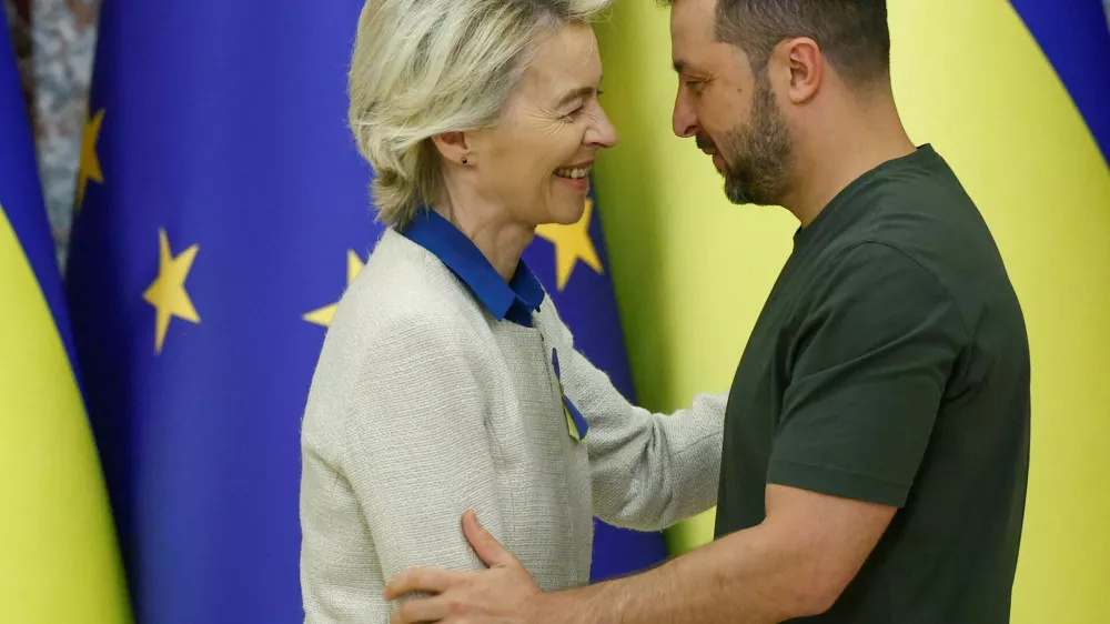 European Commission President Ursula Von der Leyen and Ukraine's President Volodymyr Zelenskiy embrace after a joint press conference, amid the Russia-Ukraine conflict, in Kyiv, Ukraine September 20, 2024. REUTERS/Valentyn Ogirenko