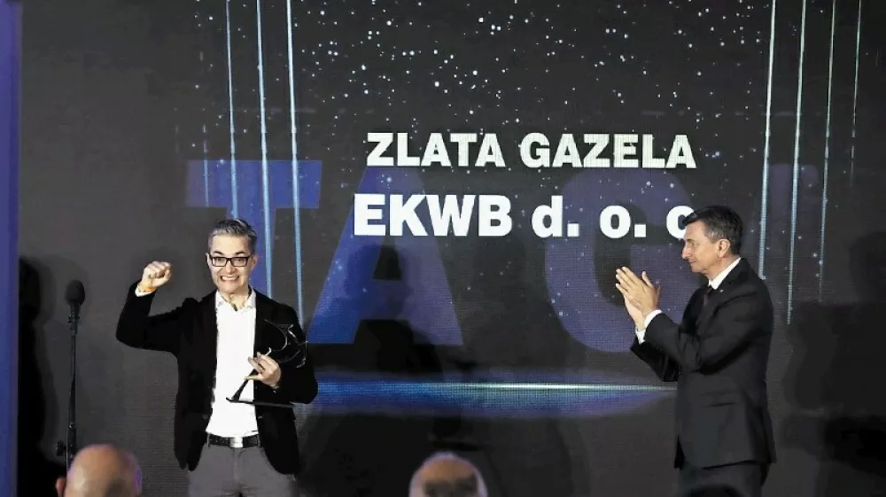 Najvišje priznanje, kipec zlate gazele, je ustanovitelju podjetja EKWB Edvardu Königu izročil predsednik republike Borut Pahor. (Foto: Luka Cjuha)