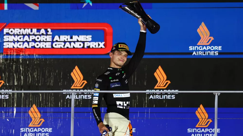 Formula One F1 - Singapore Grand Prix - Marina Bay Street Circuit, Singapore - September 22, 2024 McLaren's Lando Norris celebrates with a trophy after winning the Singapore Grand Prix REUTERS/Edgar Su