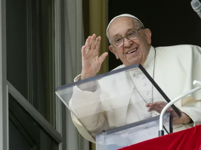 22 September 2024, Vatican, Vatican City: Pope Francis delivers his blessing to the faithful during the Angelus prayer at St Peter's square in the Vatican. Photo: Vatican Media/IPA via ZUMA Press/dpa