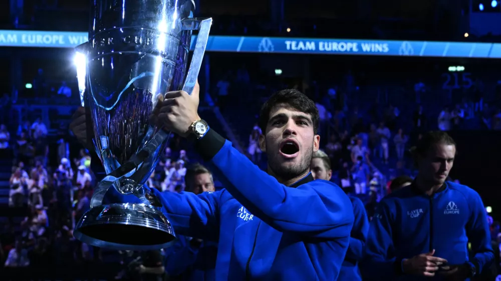 Tennis - Laver Cup - Uber Arena, Berlin, Germany - September 22, 2024 Team Europe's Carlos Alcaraz celebrates with the trophy after winning the Laver Cup REUTERS/Annegret Hilse