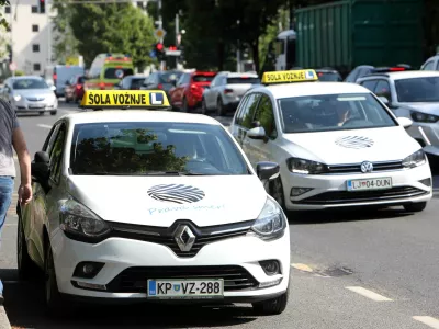 - 02.06.2023 – simbolična fotografija – avtošola – šola vožnje - praktični del izpita za voznike motornih vozil B kategorije //FOTO: Tomaž Skale / Foto: Tomaž Skale