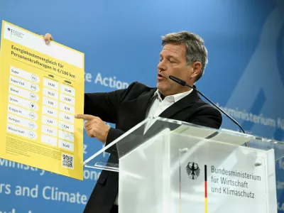 German Economy and Climate Minister Robert Habeck gives a press statement after speaking with members of the automotive industry in Berlin, Germany, September 23, 2024. REUTERS/Annegret Hilse