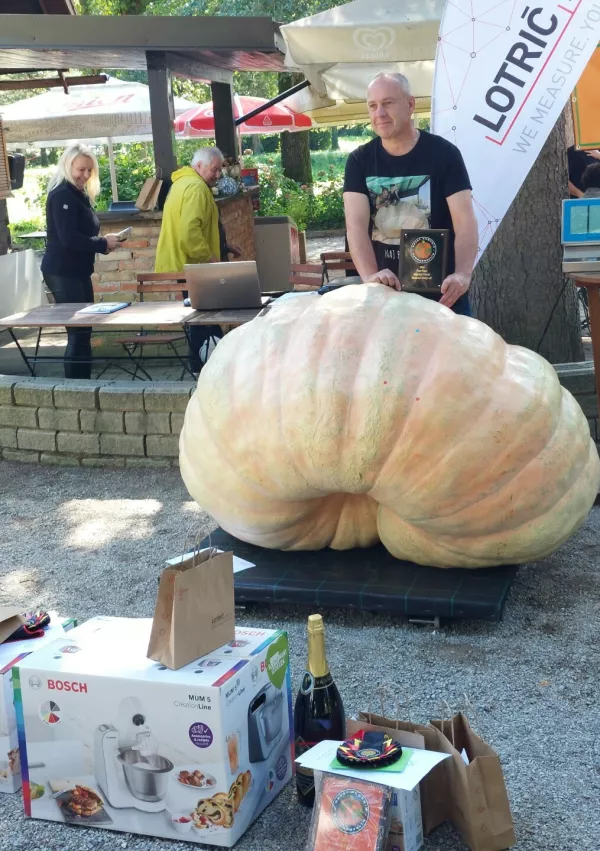 Uroš Fifolt, ponosni lastnik najtežje buče. F Maja Horvat