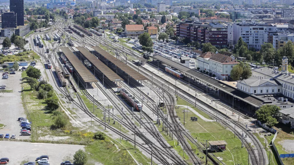 ﻿Železniška postaja Ljubljana - Slovenske železnice (SŽ)- 25.08.2020 – Projekt Emonika City Center - načrtovani potniški center PCL, ki se bo nahajal med Dunajsko, Vilharjevo in Masarykovo cesto ter Trgom Osvobodilne fronte v Ljubljani //FOTO: Jaka Gasar