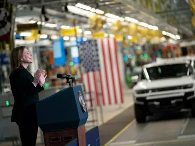 »Je zelo metodična, logična in poštena. V naš posel želi vnesti red.« Tako o Mary Barra pravijo kolegi. Njena zasluga je modernizacija podjetja General Motors. Foto: Reuters