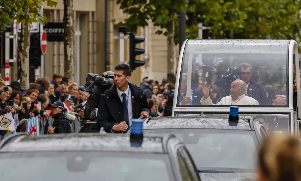 Pope Francis tours Place de Metz in Luxembourg on the first day of Francis's four-day visit to Luxembourg and Belgium, Thursday, Sept. 26, 2024. (AP Photo/Geert Vanden Wijngaert)