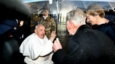 Pope Francis is welcomed by Belgian King Philippe and Queen Mathilde as he arrives at Melsbroek Military Air Base for a four-day apostolic journey, in Steenokkerzeel, Belgium, September 26, 2024. Vatican Media/­Handout via REUTERS  ATTENTION EDITORS - THIS IMAGE WAS PROVIDED BY A THIRD PARTY.