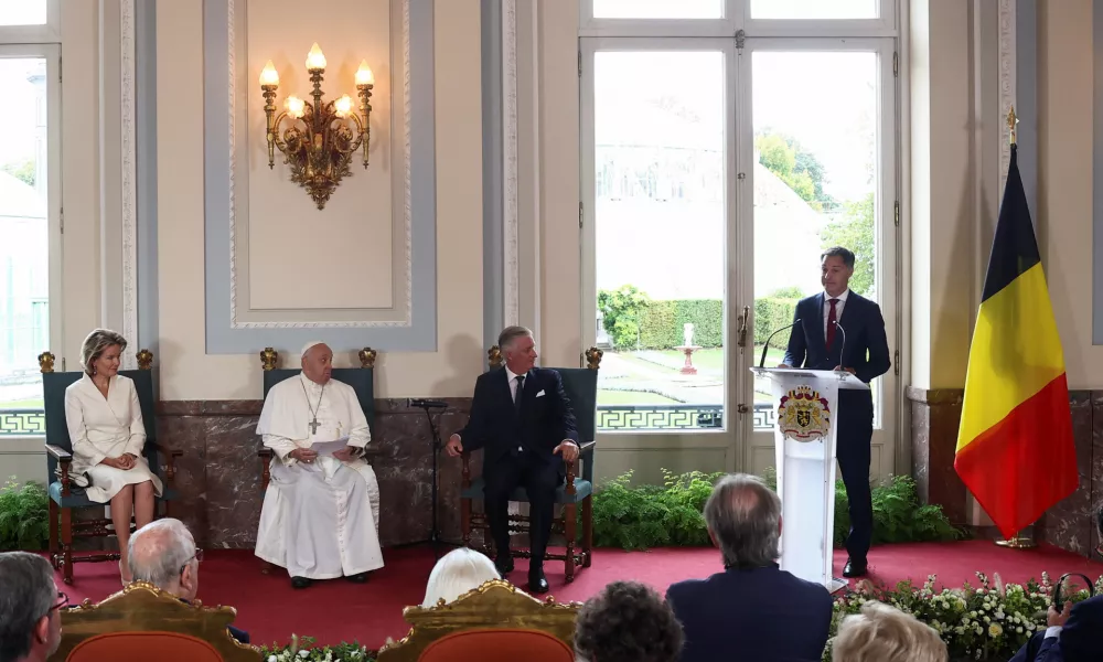 Belgian Prime Minister Alexander De Croo addresses Belgium's authorities and civil society, next to Belgian King Philippe, Queen Mathilde and Pope Francis, in Brussels, Belgium September 27, 2024. REUTERS/Yves Herman