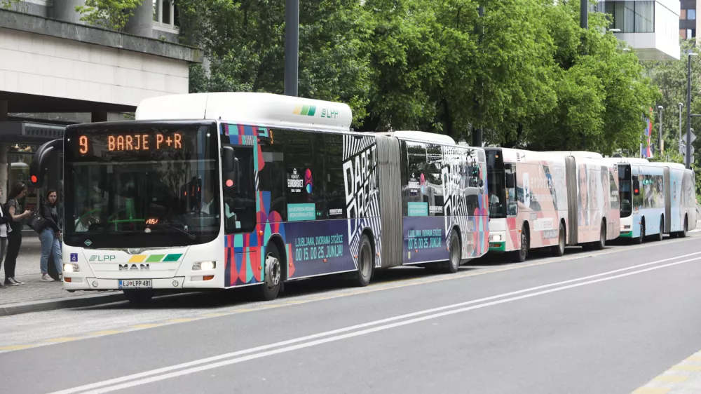 mestni avtobus LPP - 06.06.2023 – avtobusno postajališče LPP Bavarski dvor -  //FOTO: Bojan Velikonja