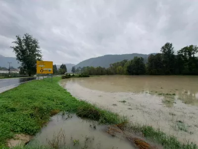 Soča prestopila bregove Foto: FB Občina Tolmin