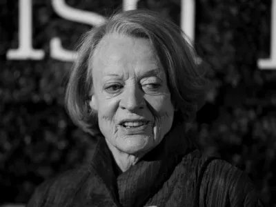 FILE PHOTO: British actress Maggie Smith poses for photographers at the Evening Standard British Film Awards in London, Britain February 7, 2016. REUTERS/Neil Hall/File Photo