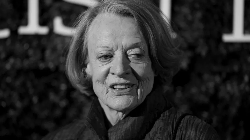 FILE PHOTO: British actress Maggie Smith poses for photographers at the Evening Standard British Film Awards in London, Britain February 7, 2016. REUTERS/Neil Hall/File Photo