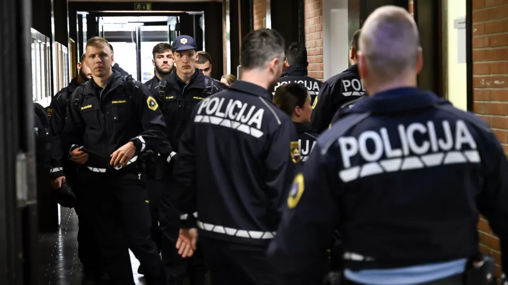 Letos je policijske vrste zapustilo 264 zaposlenih, na novo pa se je v policijo vključilo 127 policistov in drugih zaposlenih. Foto: Nik Erik Neubauer