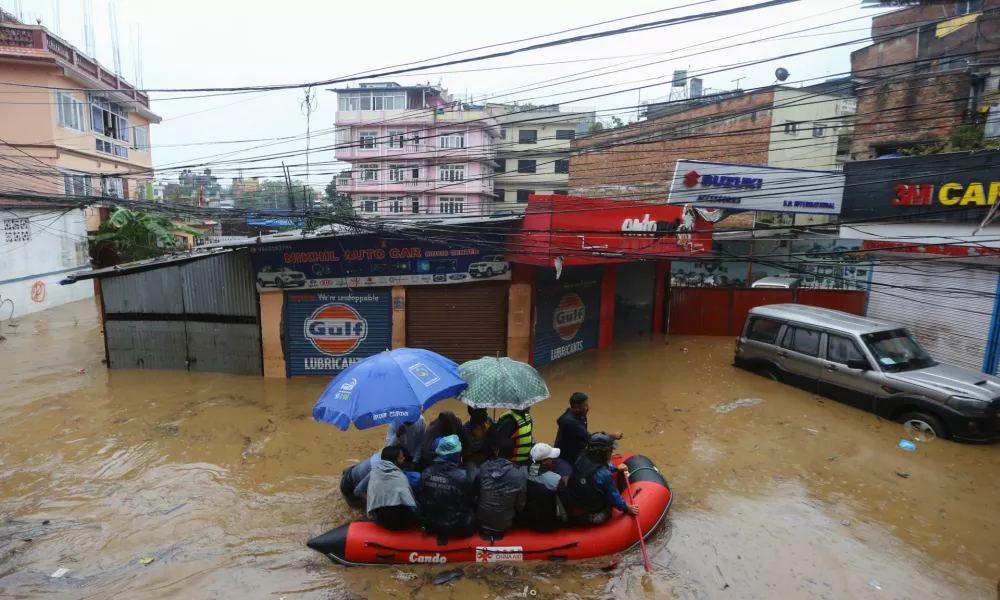 V Nepalu je zaradi poplav in zemeljskih plazov, ki so posledica monsunskega deževja, umrlo najmanj 66 ljudi. Foto: dpa