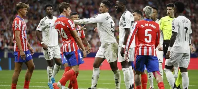 Soccer Football - LaLiga - Atletico Madrid v Real Madrid - Metropolitano, Madrid, Spain - September 29, 2024 Atletico Madrid's Robin Le Normand and Real Madrid's Jude Bellingham clash REUTERS/Juan Medina