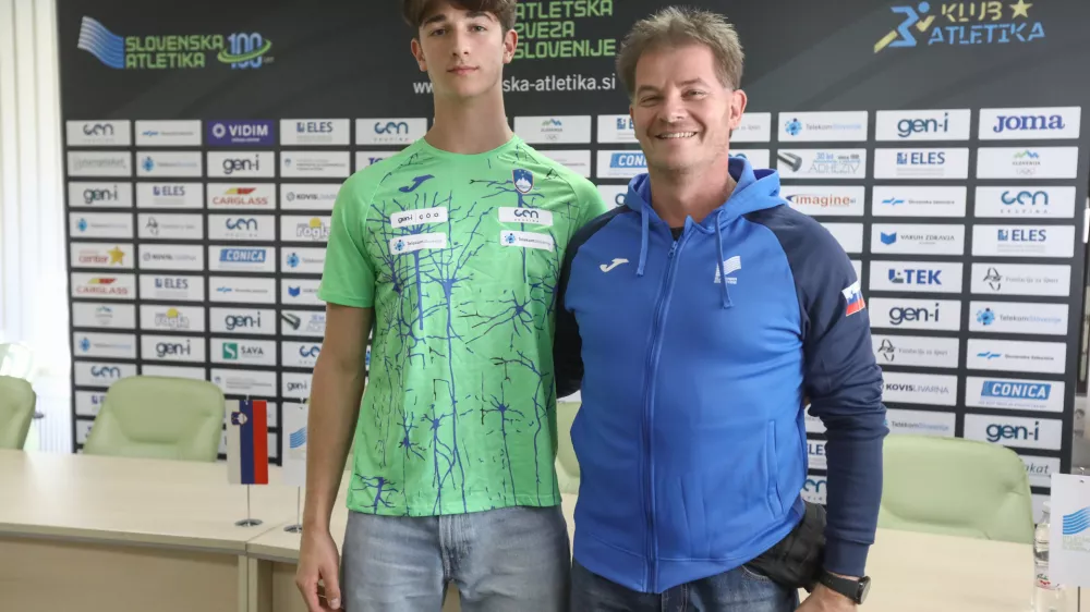 Tomo Teršek in Oče trener30.9.2024 - na sedežu Atletske zveze Slovenije (Letališka 33c, Ljubljana) začne sprejem mladinskih atletskih reprezentanc na čelu s svetovnim prvakom Tomom Terškom. FOTO: LUKA CJUHA