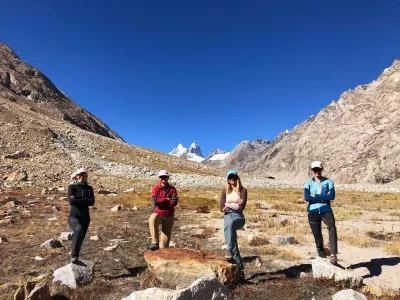 Članice ženske alpinistične odprave v indijsko Himalajo v baznem taboru: Urša Kešar, Patricija Verdev, Anja Petek in Ana Baumgartner.