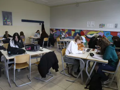 Obalna dijaška skupnost pričakuje odgovore od ministrstva in Državnega izpitnega centra ter prilagoditev maturitetnih izpitov v italijanskem jeziku že letos. Fotografija je simbolična. Foto: Luka Cjuha